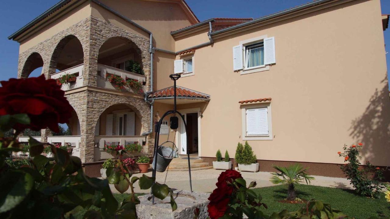 Malinska Apartment 1 Sveti Anton  Buitenkant foto